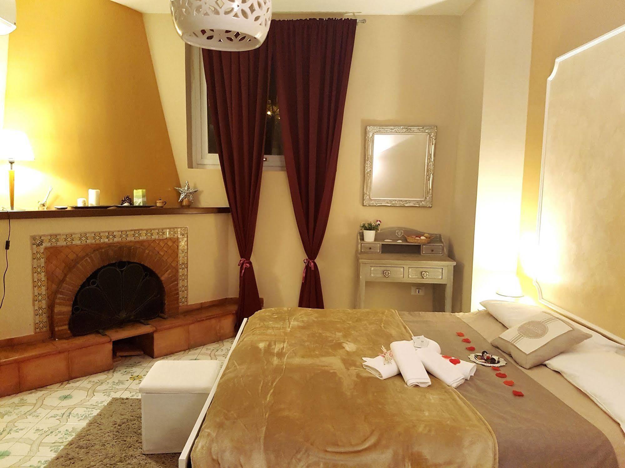 Un Tetto Di Stelle Deluxe Home Salernes Extérieur photo